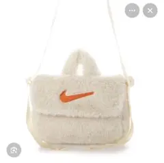 Nike アイボリー ファーショルダーバッグ