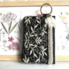 インド刺繍リボン　ポーチ　ファッション小物　マルチポーチ　プレゼント　キーケース