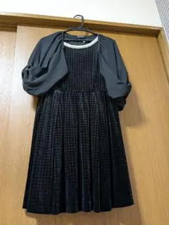 黒いフレアドレス パールネックライン