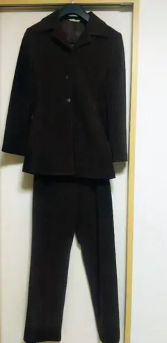 ダークブラウン スーツ