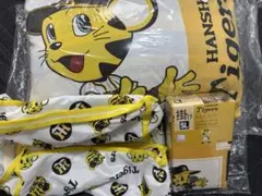【新品未使用】トラッキー柄カバー付き枕トラッキー阪神タイガースロゴ入り掛けカバー