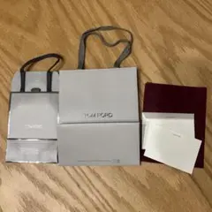 TOM FORD グレー ショッパー　ショップ袋　ペーパーとメッセージカード付
