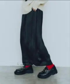 manana suerte サテンギャザーワイドパンツ 黒のサムネイル