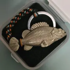 新品 魚 モチーフ キーホルダー シルバーカラー