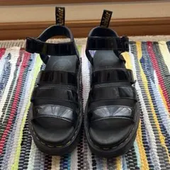 Dr. Martens パテントレザー 厚底サンダル ブラックのサムネイル