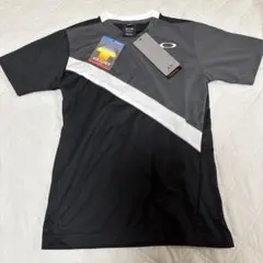 【新品】140cm OAKLEY キッズ Tシャツ 吸汗速乾のサムネイル