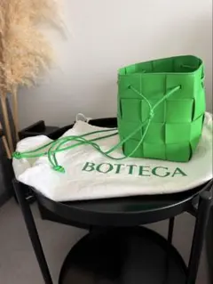 Bottega Veneta カセット バケットバッグ グリーンのサムネイル