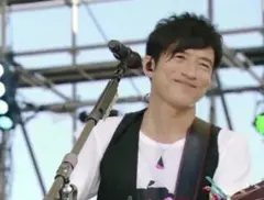 【美品】ミスチル 桜井 着 ノーカラーブルゾン 白 2025年最新】桜井和寿 着の人気アイテム - メルカリ