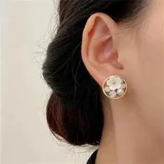 ✽ピアス✽サークル　ビジュー　パール　フラワー　ゴールド　ヴィンテージ　韓国