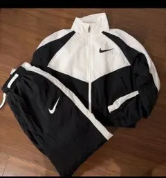 極美品 NIKEナイキ ジャージ上下セット 黒/赤 Mサイズ - メルカリ