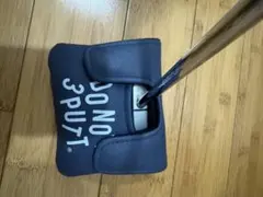 マレット型センターシャフト用ヘッドカバー DO NOT 3 PUTTのデザイン。のサムネイル