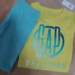 GAPTシャツとショートパンツサイズ110