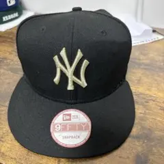 New Era 9FIFTY ブラック スナップバックキャップ