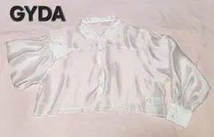 GYDA ジェイダ　美品　シアーシャツ　サテン　長袖 　ショート丈　ホワイトのサムネイル