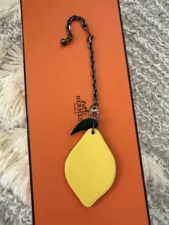 HERMES レモンキーホルダー エルメスレモン 果物モチーフ バッグチャーム イエロー/シルバー金具