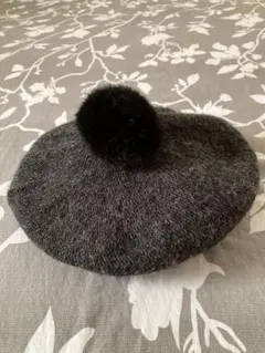 グレー ポンポン付きベレー帽