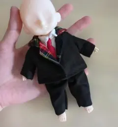 セリア 可動式ドールボディ10cm対応 制服のサムネイル