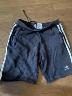 adidas サイドストライプ ショートパンツ Mサイズ