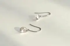 スワロフスキー クリスタル シルバーシェイド サージカルステンレス フックピアス