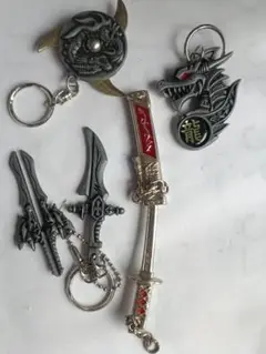 厨二心くすぐられるドラゴンブラックキーホルダー