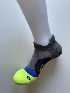 ❗️訳あり❗️feetures フィーチャーズ ランニング ソックス　2点