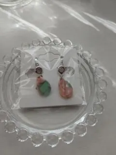 天然石風ドロップ型イヤリング