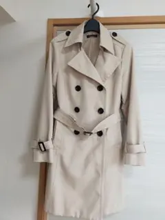 ベージュ ダブルトレンチコート