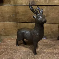 ヴィンテージ金属製 鹿の彫刻