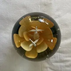 ガラス製 ペーパーウェイト 黄色の花と鳥二羽