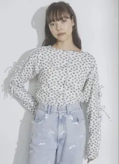 【早い者勝ち！】merry jenny小花柄トップス