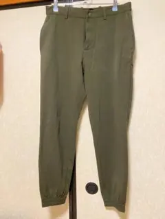 ユニクロ　パンツ　カーキ