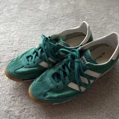 アディダススニーカー