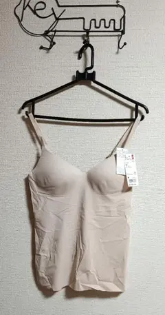 UNIQLOエアリズ　ムシームレスVネックブラキャミソールベージュ 　Mサイズ