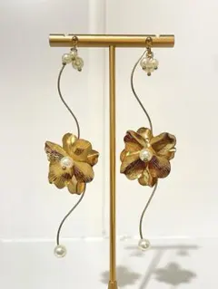 ゴールドフラワーロングフックピアス