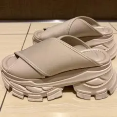 ベージュ 厚底サンダルのサムネイル