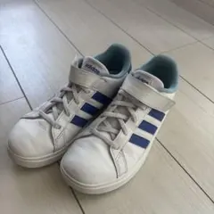 adidas　スニーカー　ホワイト　22.5cm