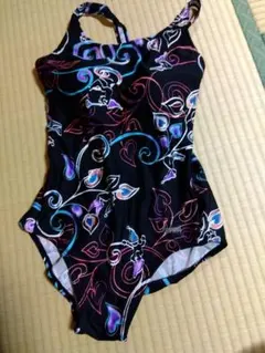 【値下げ応相談】arena　ブラック・マルチカラー花柄水着