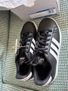adidas ブラック スニーカー 3本ストライプ 21cm