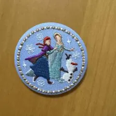 Disney Characters 刺繍缶バッジビスケット　アナ雪