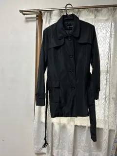 黒のトレンチコート ウエストベルト付き