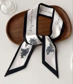 白黒 フラワーデザイン リボンスカーフ