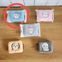 他キャラ有り♥最安値♥ちいかわふわふわミニポーチ　ハチワレ