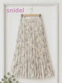 【美品】スナイデル　花柄プリーツスカート　ホワイト系　透け感　裏地あり