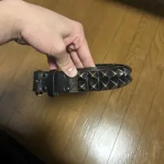 スタッズ付き黒レザーベルト