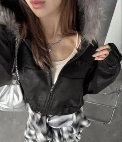 【mily bilet】フードファー付きスエードポンチパーカー（ショート丈）