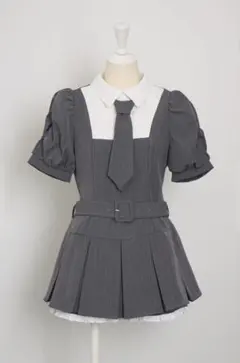 evelyn ネクタイ付きタックプリーツワンピース グレー - メルカリ