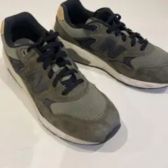 New Balance 580シリーズ オリーブグリーン スニーカー