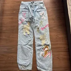 刺繍入りダメージデニムパンツ M