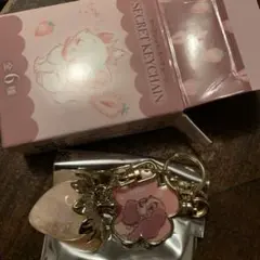 シークレット　キーチェーン　レディ　ストロベリー　新品　わんわん物語