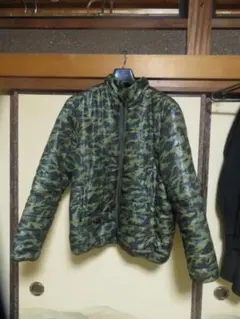 迷彩ダウンジャケット Lサイズ　軽めのダウン